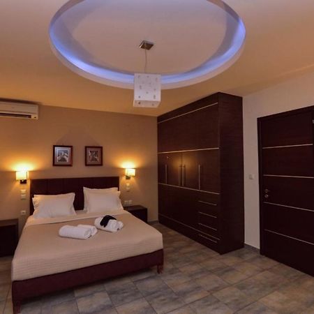 Gonis Suites Palaiochora Ngoại thất bức ảnh