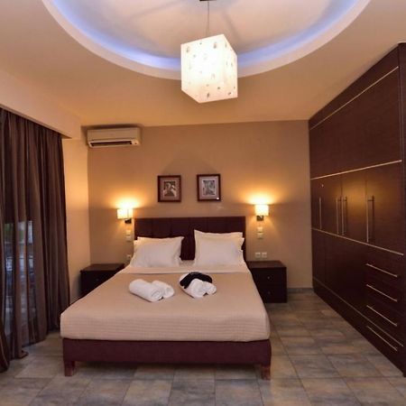 Gonis Suites Palaiochora Ngoại thất bức ảnh