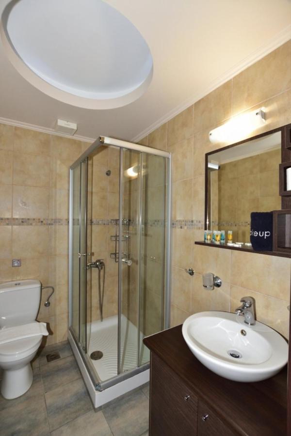 Gonis Suites Palaiochora Ngoại thất bức ảnh