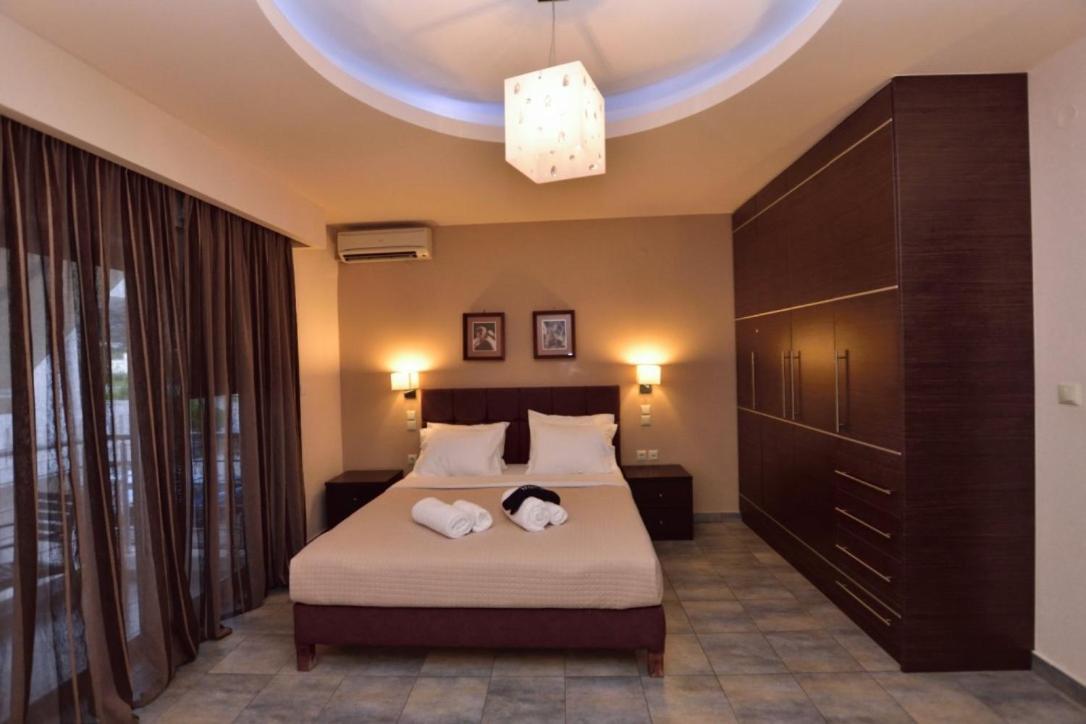 Gonis Suites Palaiochora Ngoại thất bức ảnh