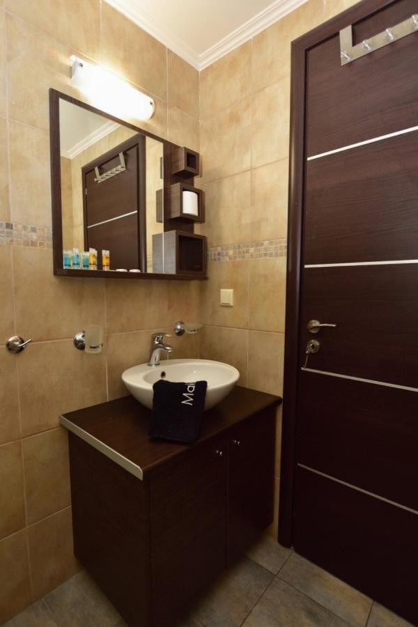 Gonis Suites Palaiochora Ngoại thất bức ảnh