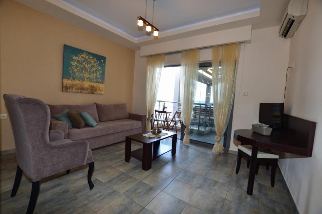 Gonis Suites Palaiochora Ngoại thất bức ảnh