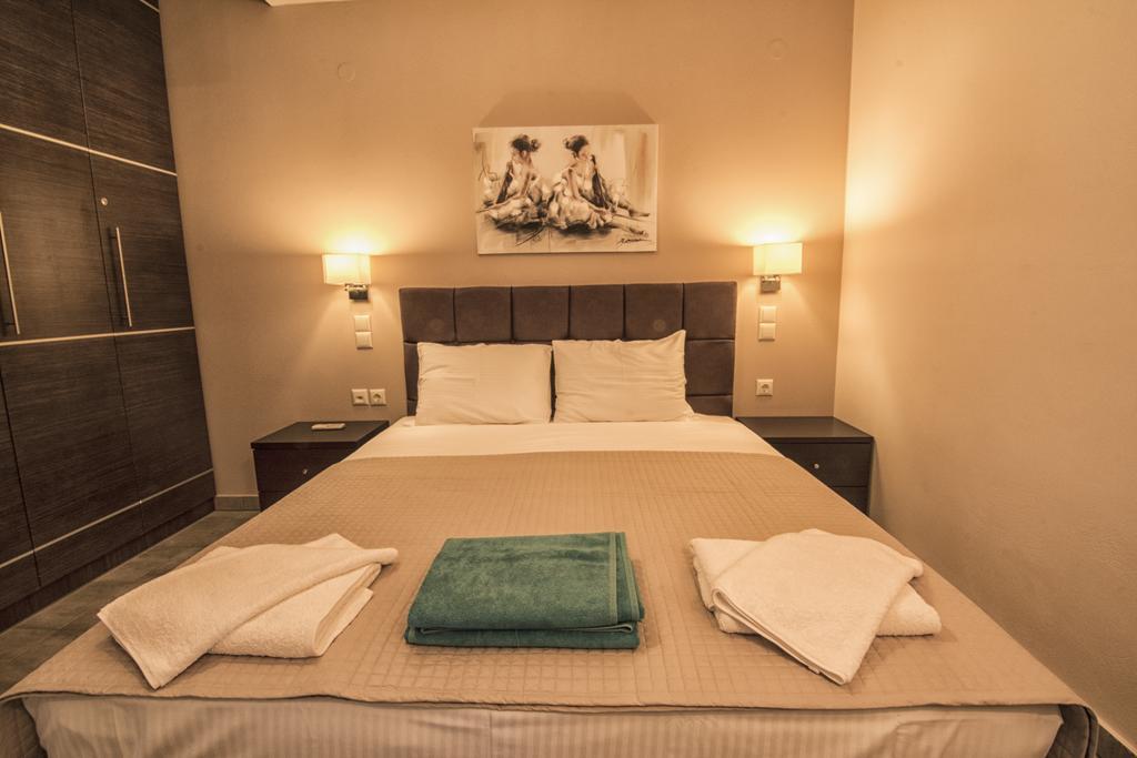 Gonis Suites Palaiochora Ngoại thất bức ảnh