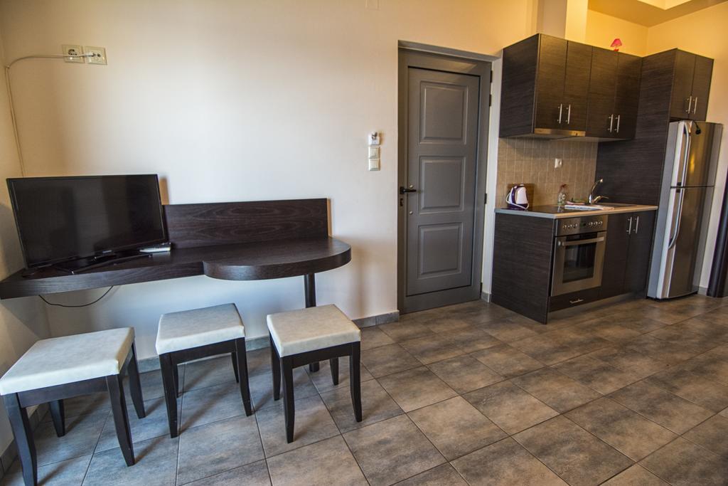Gonis Suites Palaiochora Ngoại thất bức ảnh