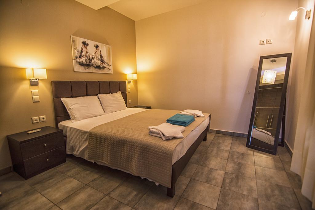 Gonis Suites Palaiochora Ngoại thất bức ảnh