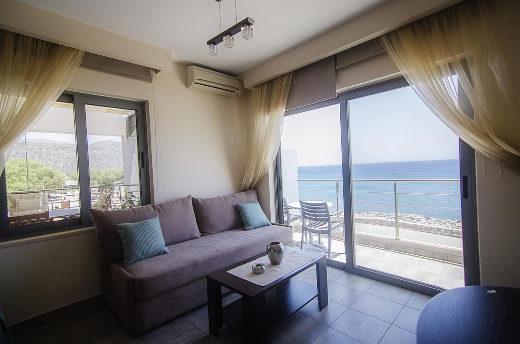 Gonis Suites Palaiochora Ngoại thất bức ảnh