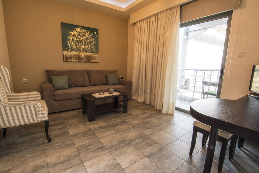 Gonis Suites Palaiochora Ngoại thất bức ảnh