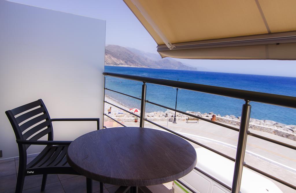 Gonis Suites Palaiochora Ngoại thất bức ảnh