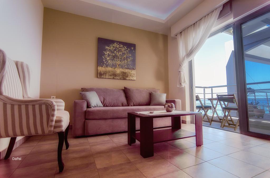 Gonis Suites Palaiochora Ngoại thất bức ảnh