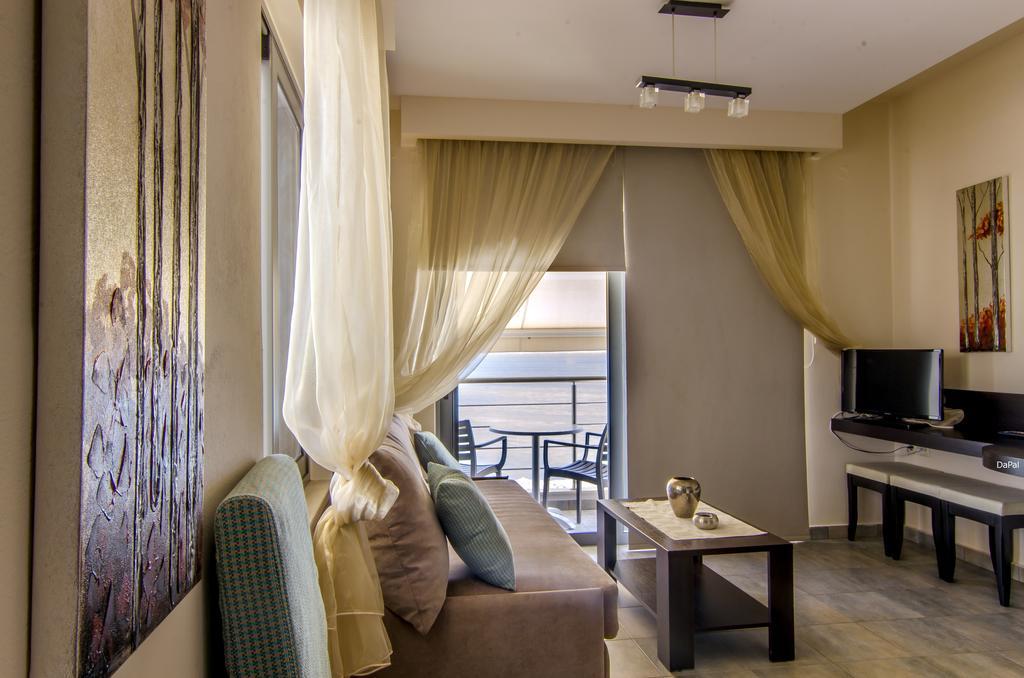 Gonis Suites Palaiochora Ngoại thất bức ảnh