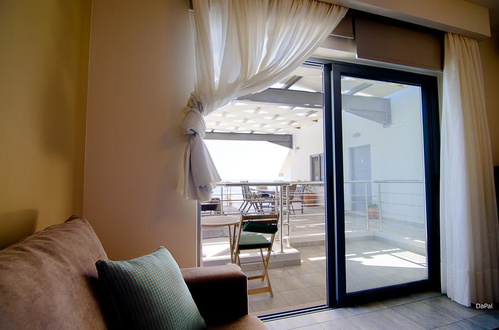 Gonis Suites Palaiochora Ngoại thất bức ảnh