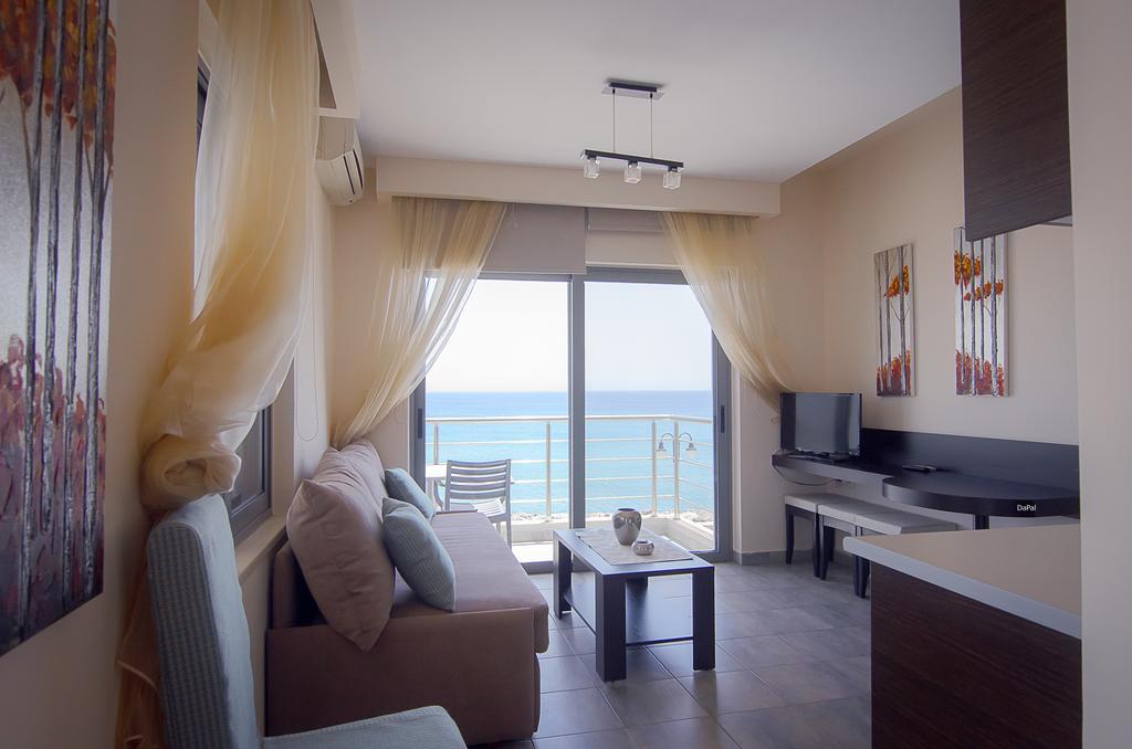 Gonis Suites Palaiochora Ngoại thất bức ảnh