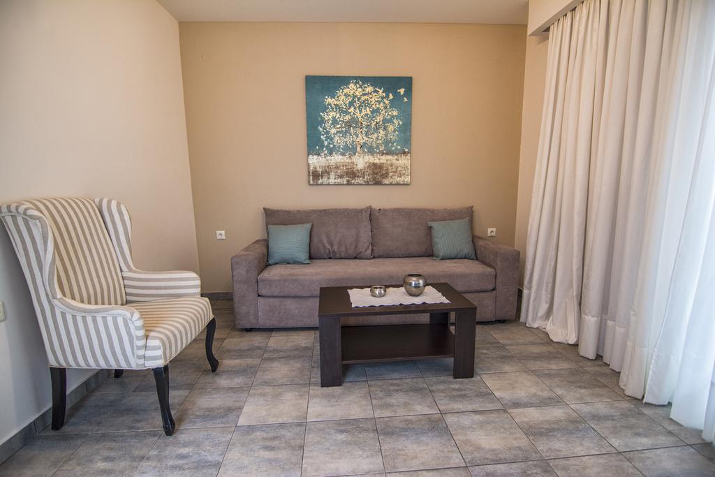 Gonis Suites Palaiochora Ngoại thất bức ảnh