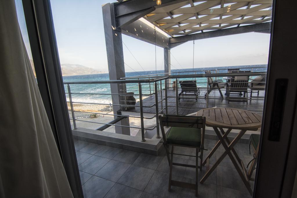 Gonis Suites Palaiochora Ngoại thất bức ảnh