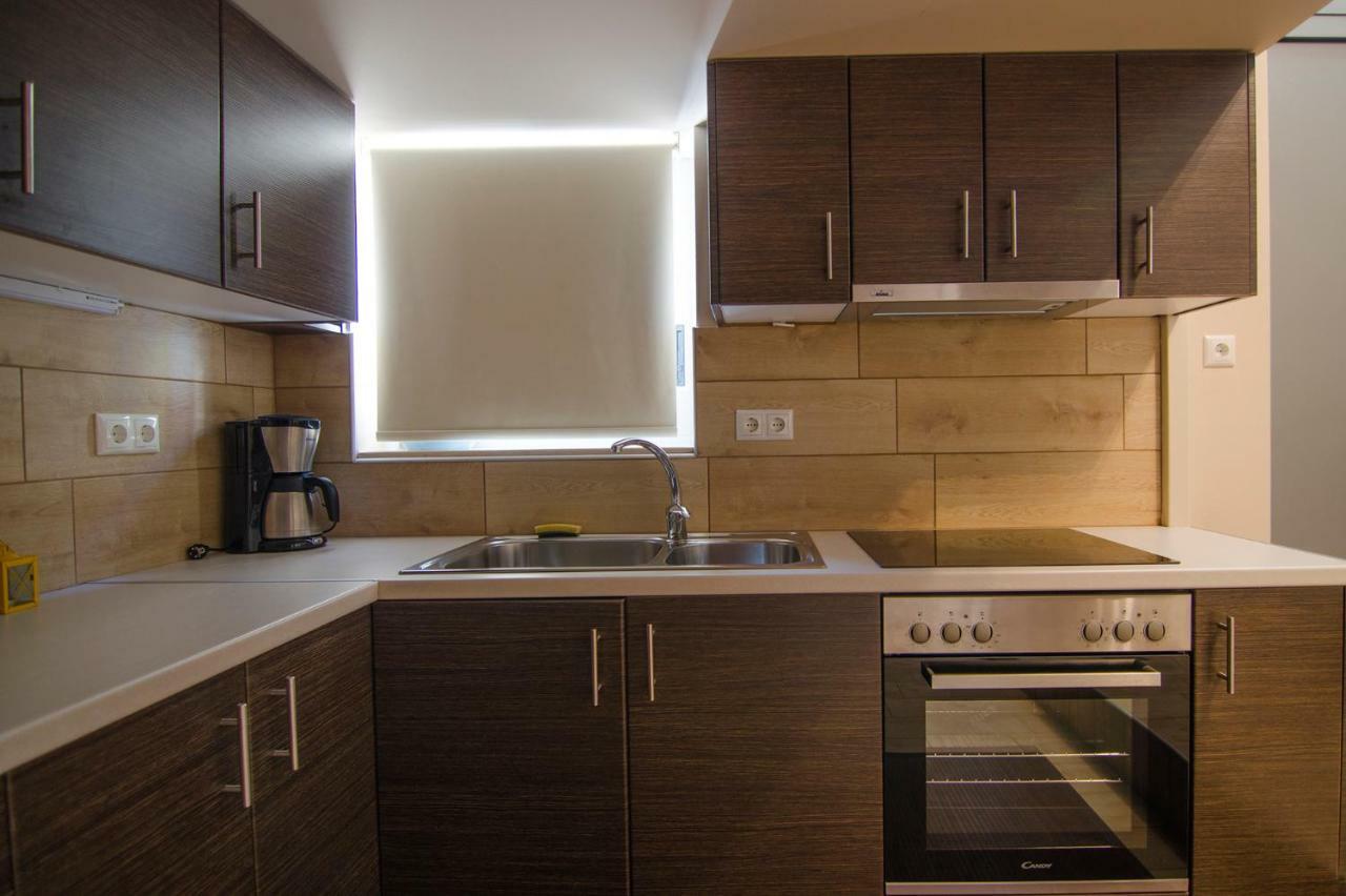 Gonis Suites Palaiochora Ngoại thất bức ảnh