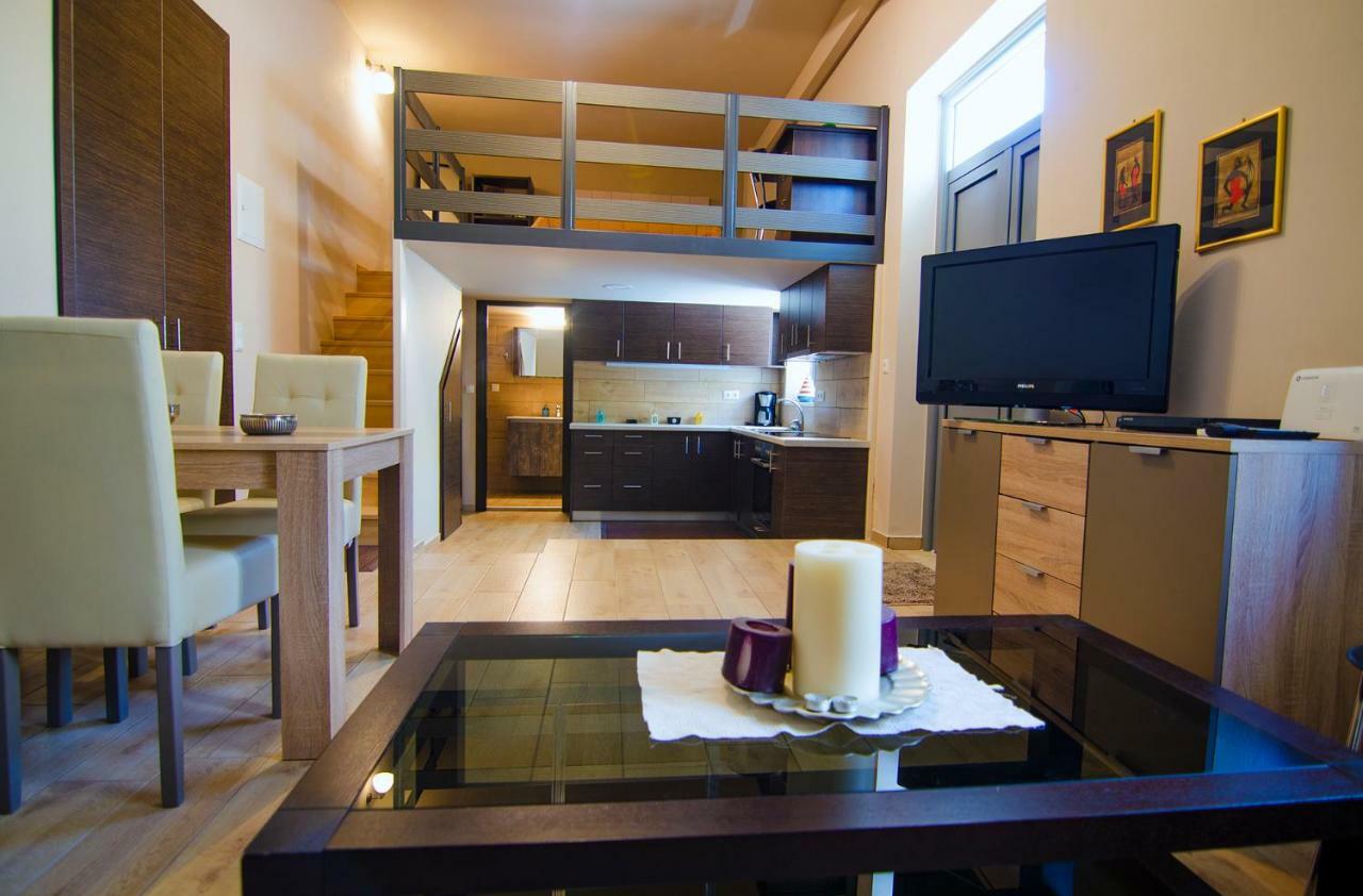 Gonis Suites Palaiochora Ngoại thất bức ảnh
