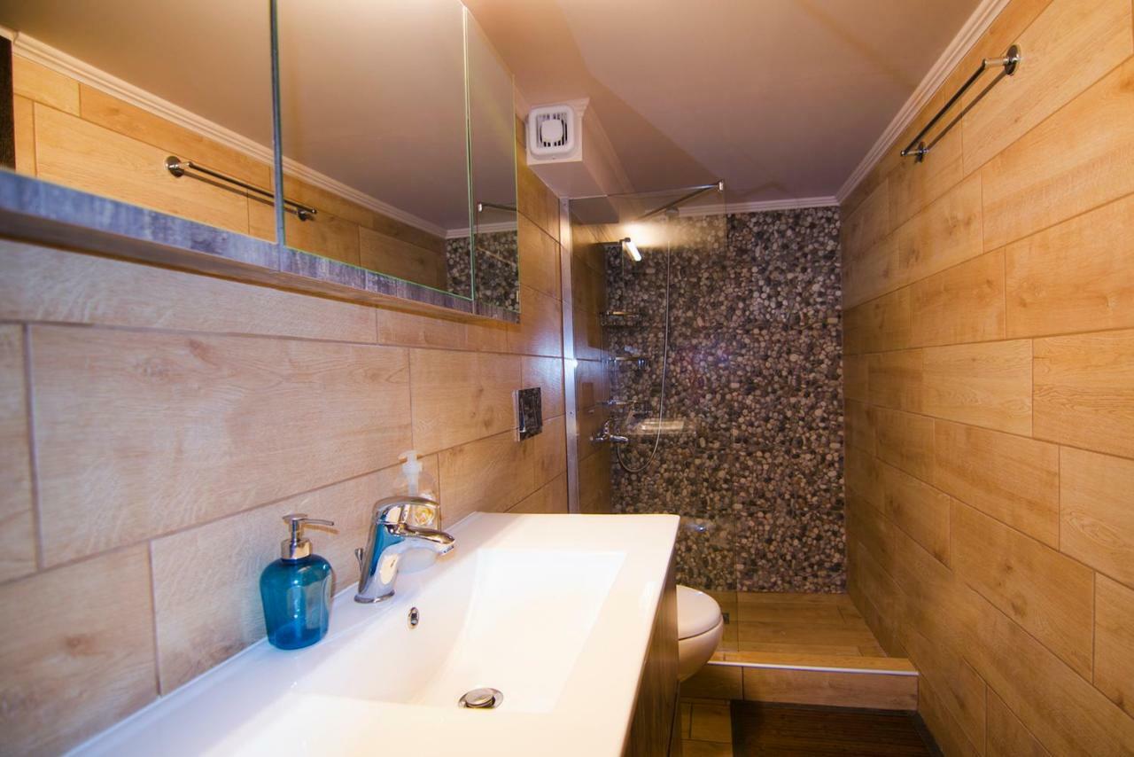 Gonis Suites Palaiochora Ngoại thất bức ảnh