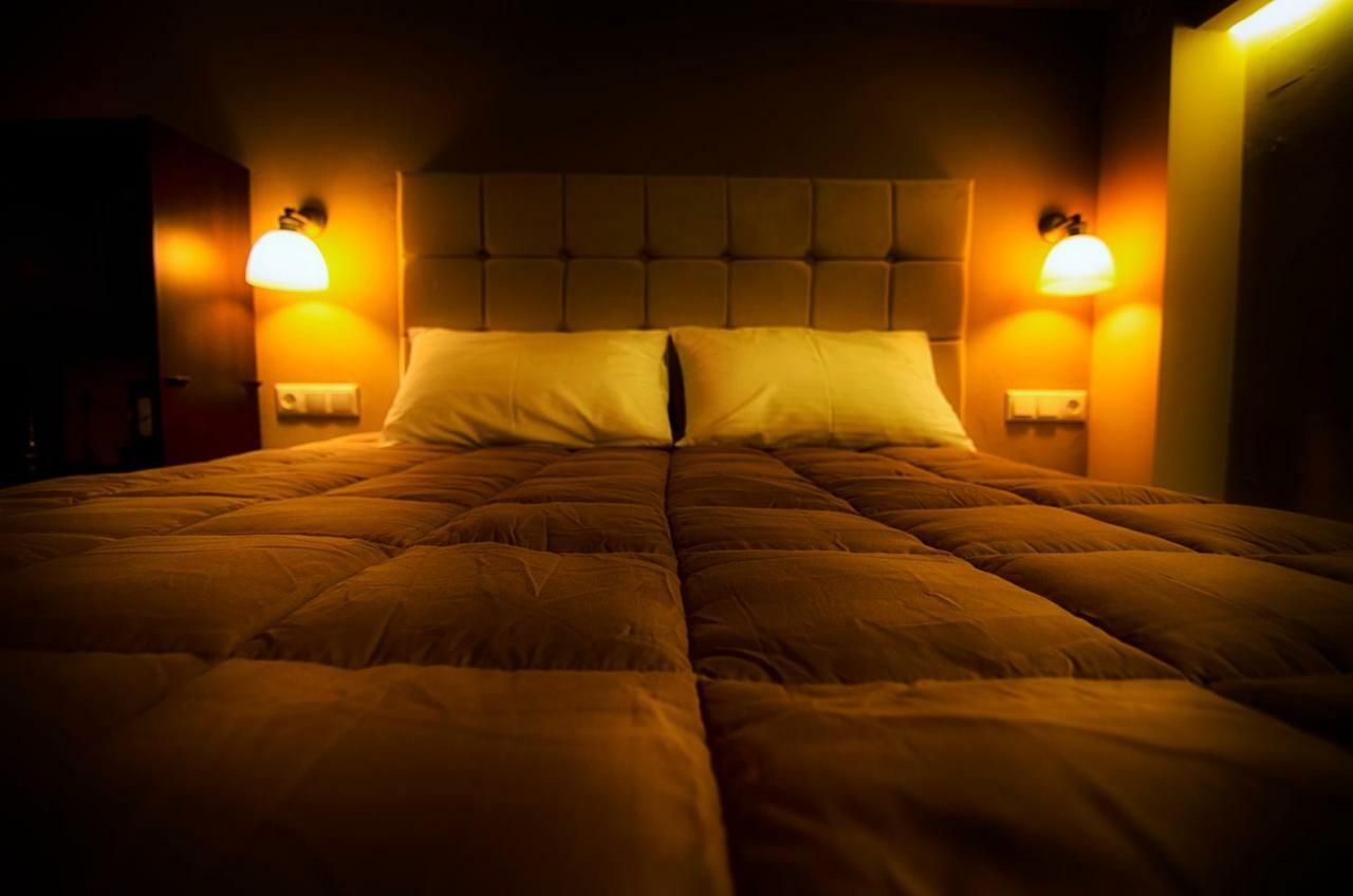 Gonis Suites Palaiochora Ngoại thất bức ảnh