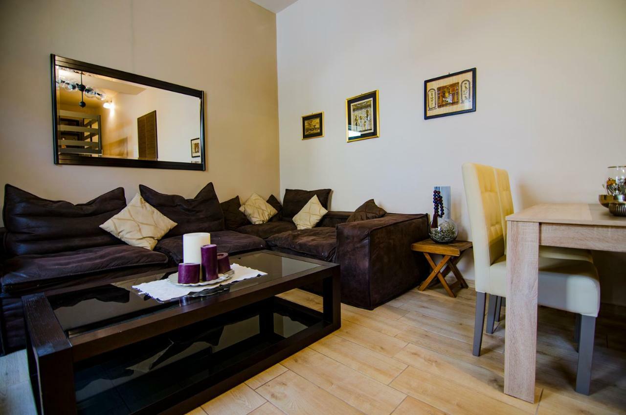 Gonis Suites Palaiochora Ngoại thất bức ảnh